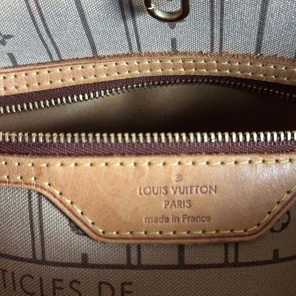 Louis Vuitton Neverfull PM Monogram Tote Bag - Picture 15 of 16